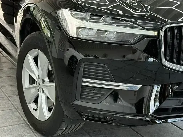 Gebraucht Volvo XC60 Core 197 PS (144 kW) 2023 Black stone, solid / solid SUV