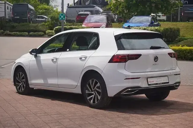 Gebraucht VW Golf VIII Style 204 PS (150 kW) 2022 Weiß Limousine
