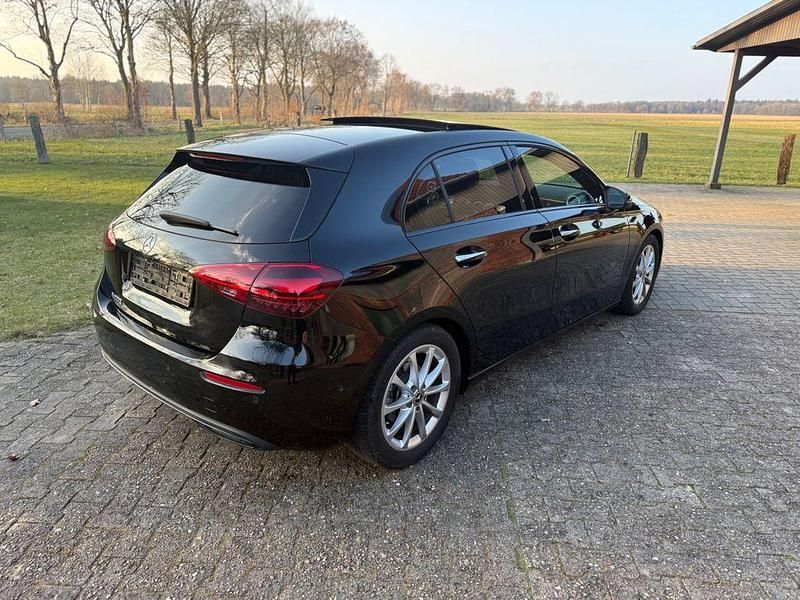 Gebraucht Mercedes A200 163 PS (119 kW) 2025 Schwarz Limousine