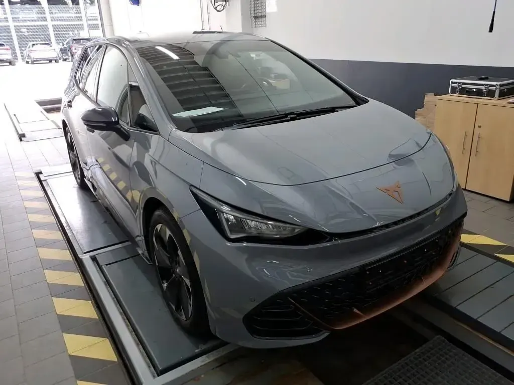 Gebraucht Cupra Born 150 kW (204 PS) 2024 Vapor grau Kleinwagen
