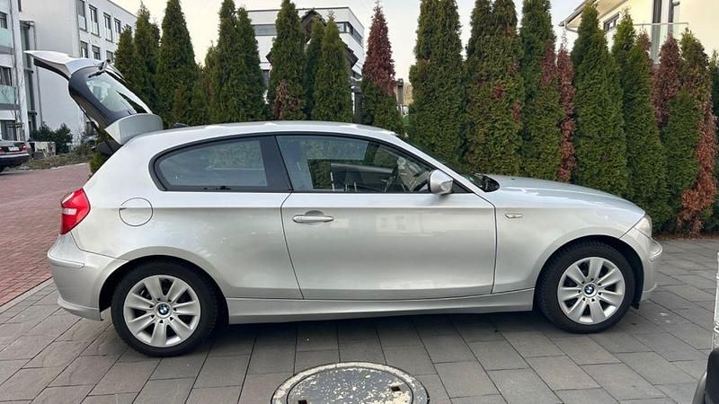 Gebraucht BMW 118 143 PS (105 kW) 2010 Silber Kleinwagen