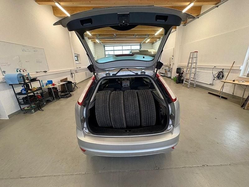 Gebraucht Ford Focus Sport 101 PS (74 kW) 2010 Silber