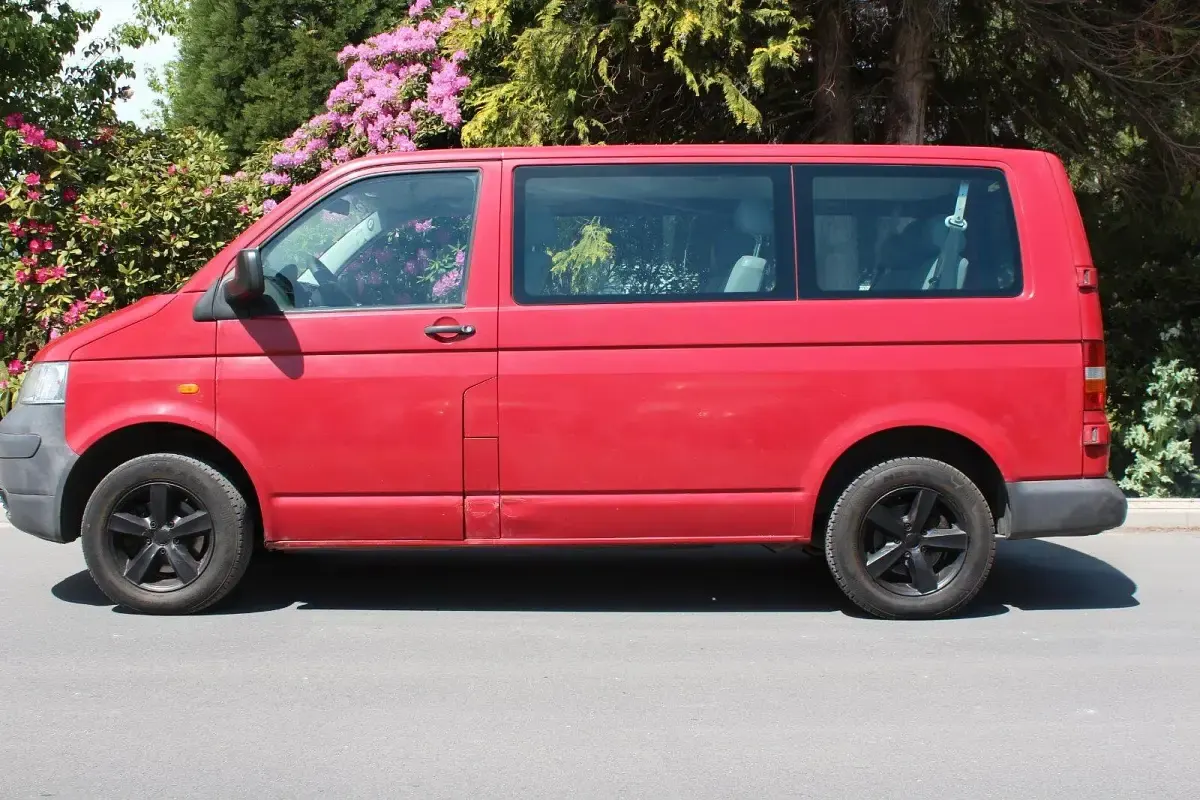 Gebraucht VW T5 105 PS (77 kW) 2006 Rot Van