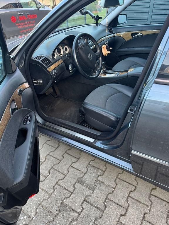 Grau Gebraucht 2008 Mercedes 220 Limousine | 11.500 € (Etwas zu teuer) - Bild 1/4