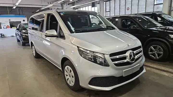 Gebraucht Mercedes 220 163 PS (119 kW) 2022 Silber Van / Kleinbus