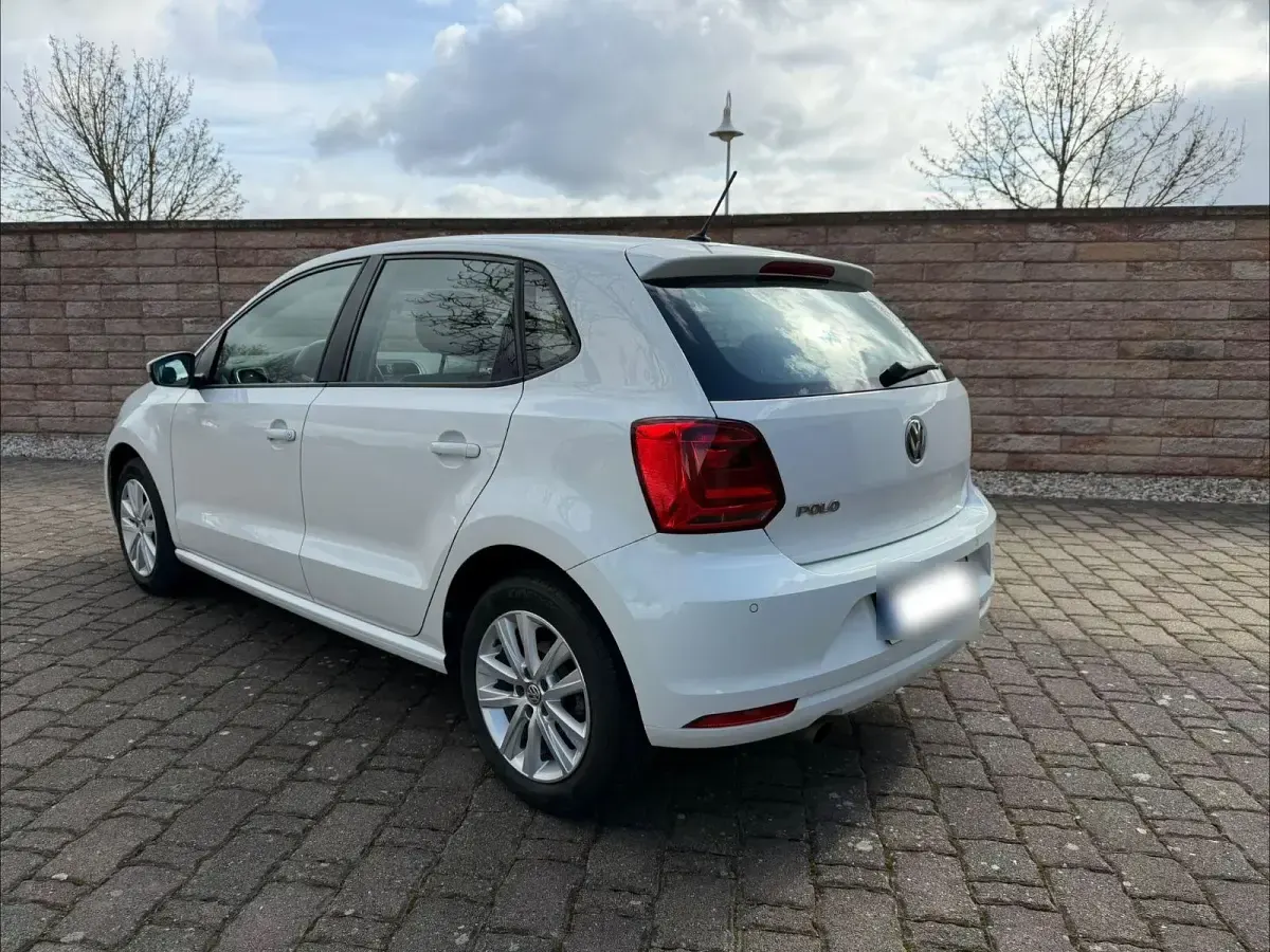 Gebraucht VW Polo 90 PS (66 kW) 2015 Weiß Kleinwagen