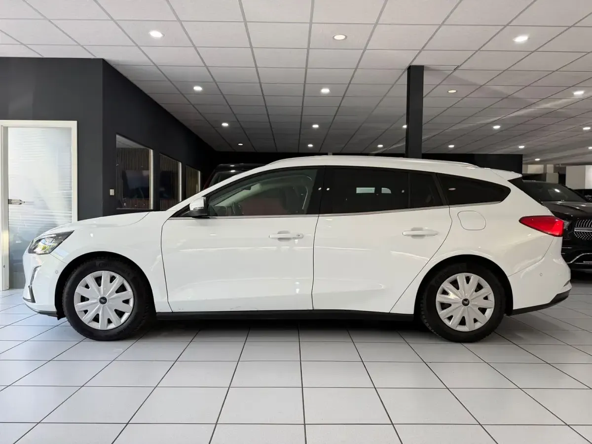 Gebraucht Ford Focus Cool & Connect 120 PS (88 kW) 2020 Weiß Kombi