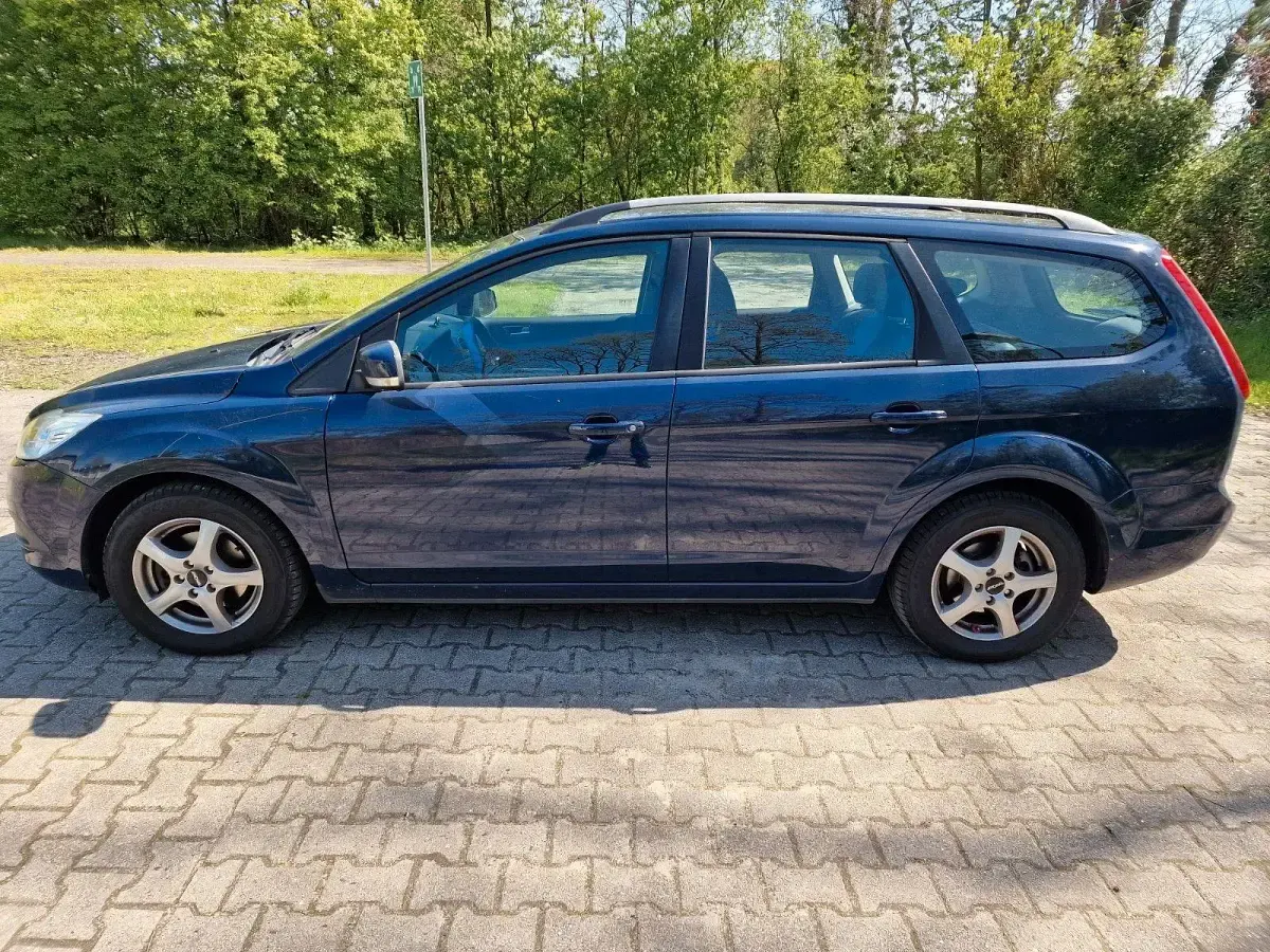 Gebraucht Ford Focus Style 101 PS (74 kW) 2009 Blau Kombi