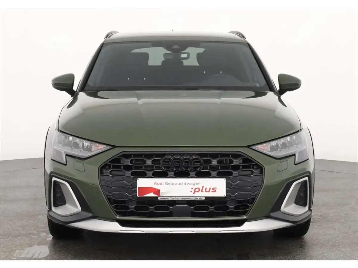 Używany Audi A3 Ambiente 150 KM (110 kW) 2025 Zielony Sedan/Limuzyna
