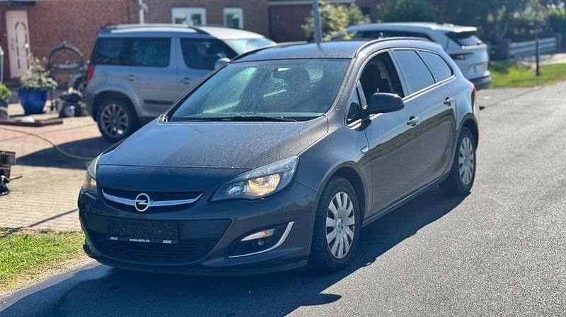 Grau Gebraucht 2013 Opel Astra Edition Kombi | 2.800 € (Fairer Preis) - Bild 1/4