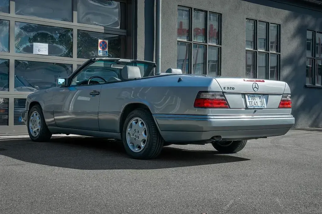 Gebraucht Mercedes E320 220 PS (161 kW) 1994 Silber Cabrio