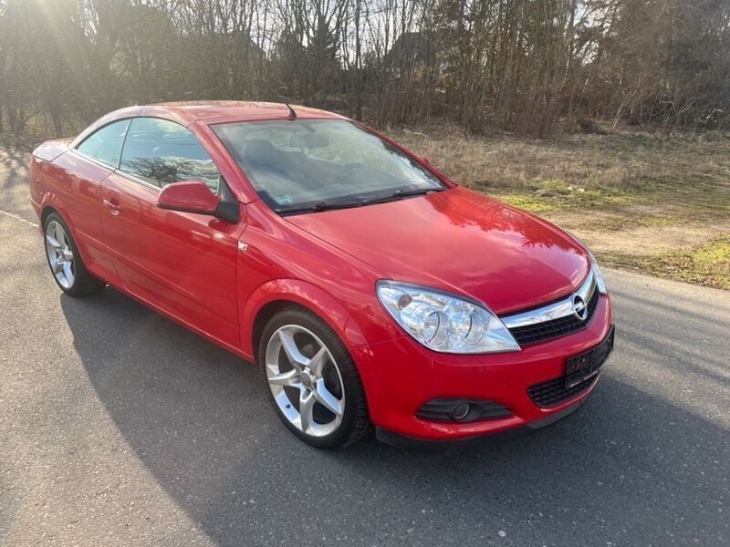 Rot Gebraucht 2010 Opel Astra Cabriolet Edition Cabrio | 5.300 € (Fairer Preis) - Bild 1/4
