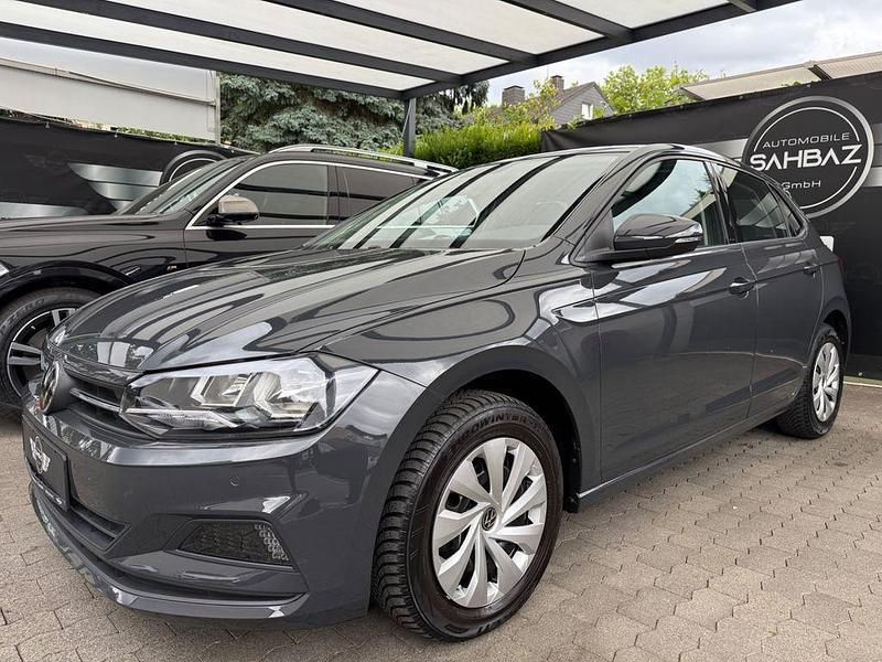 Grau Gebraucht 2021 VW Polo Comfortline Limousine | 13.900 € (Superpreis) - Bild 1/4
