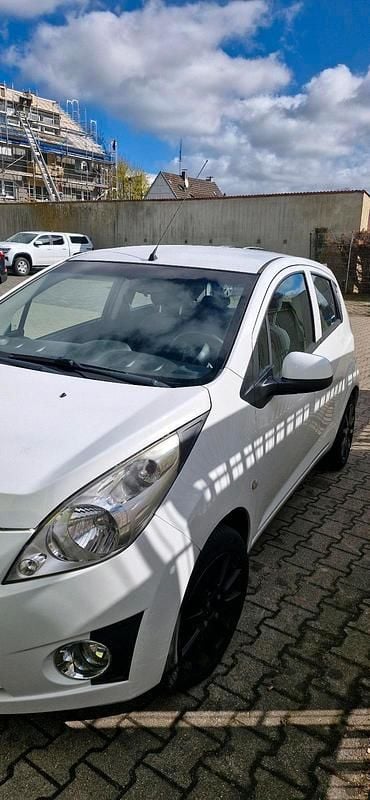 Gebraucht Chevrolet Spark 68 PS (50 kW) 2011 Weiß Kleinwagen