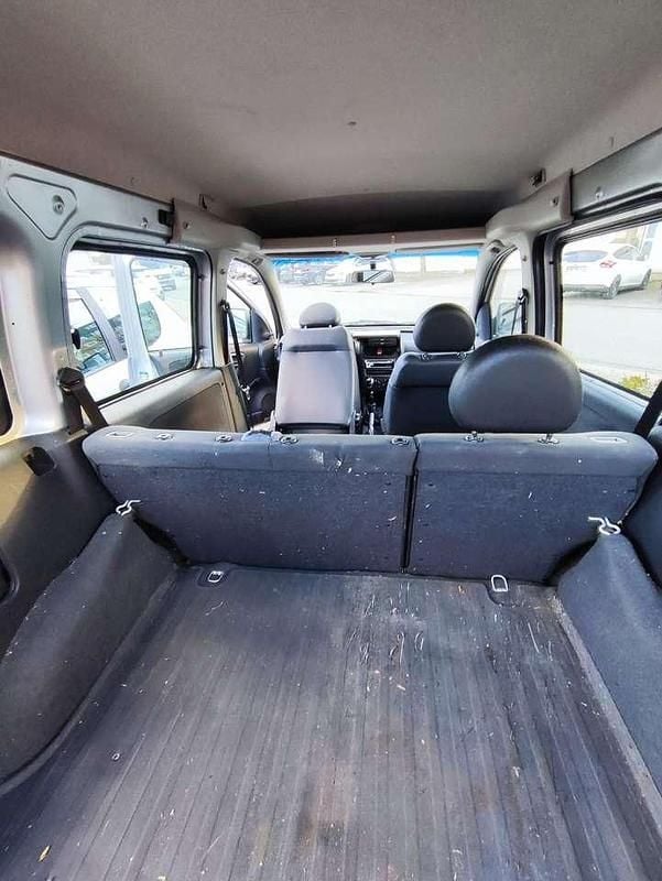 Second-hand Opel Combo 75 CP (55 kW) 2007 Argintiu Monovolum