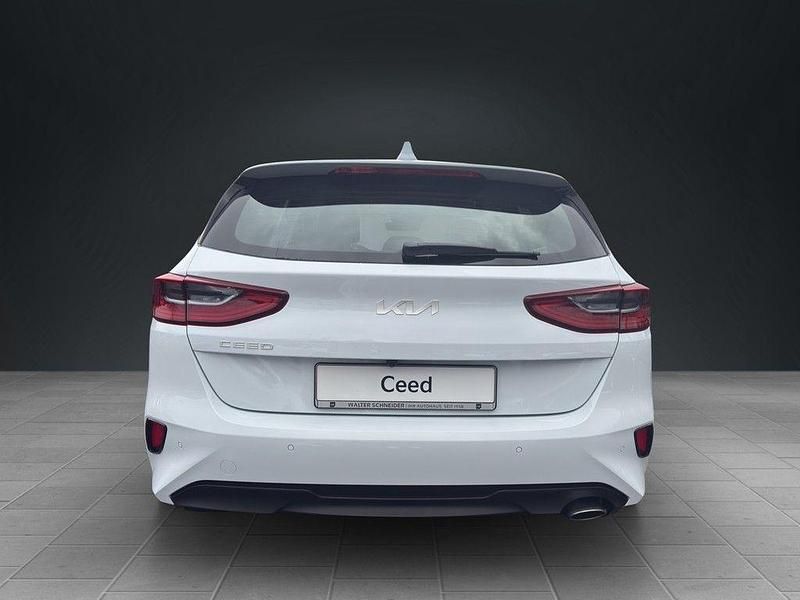 Neu Kia Ceed Vision 140 PS (102 kW) 2025 Carraraweiss Kleinwagen