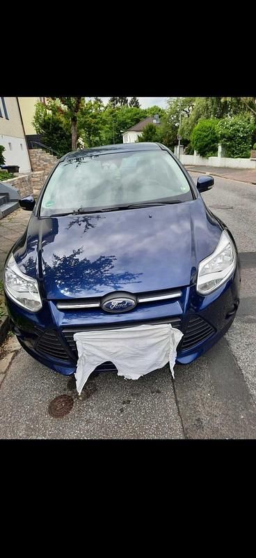 Gebraucht Ford Focus 116 PS (85 kW) 2011 Blau Limousine