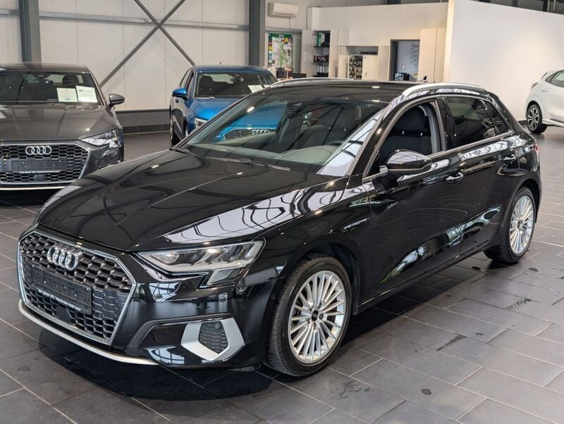 Schwarz Gebraucht 2023 Audi A3 Sportback Advanced Limousine | 27.900 € (Guter Preis) - Bild 1/4