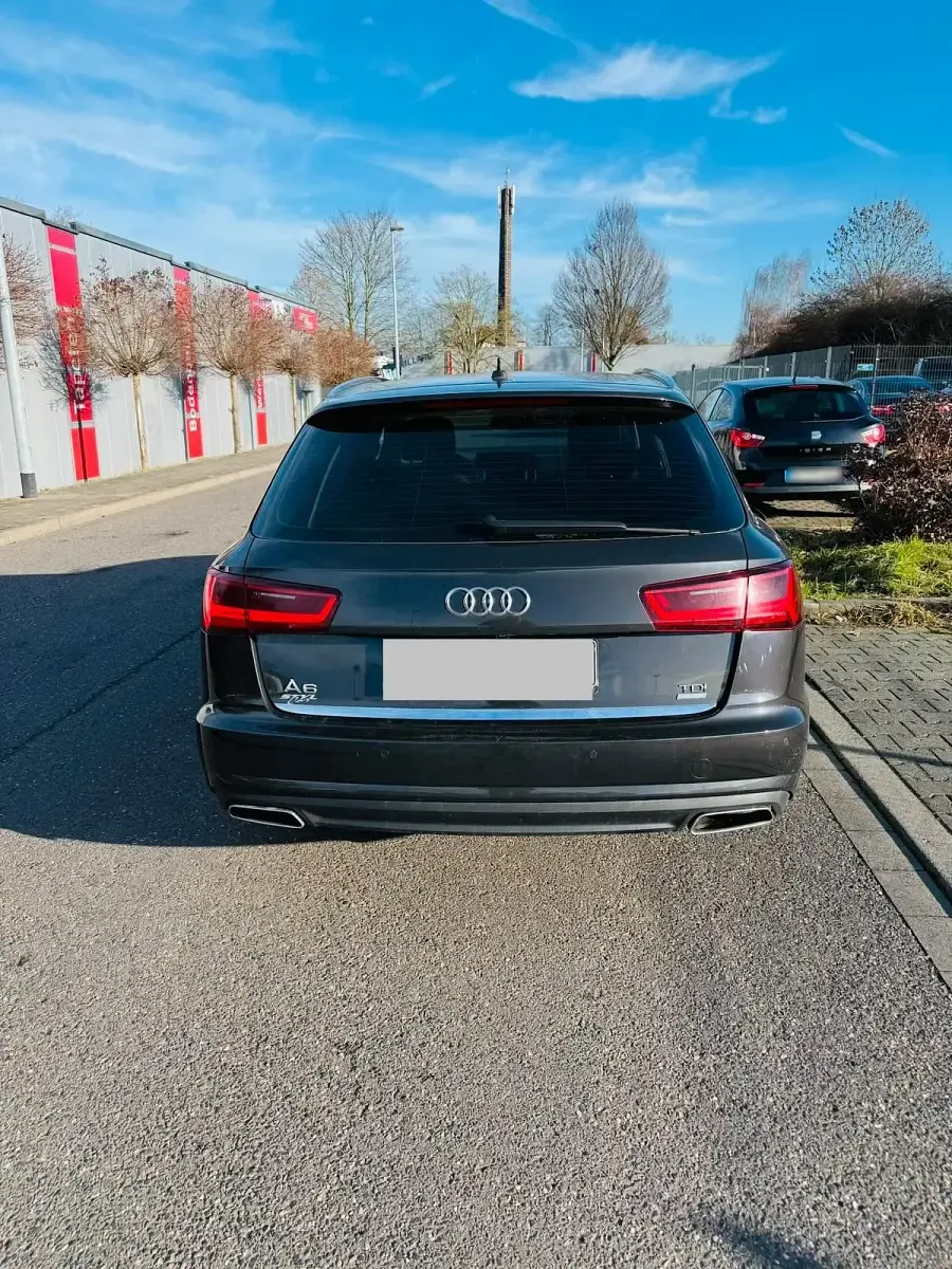 Gebraucht Audi A6 140 PS (102 kW) 2015 Schwarz Kombi