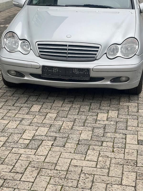 Grau Gebraucht 2006 Mercedes C180 Limousine | 2.600 € (Superpreis) - Bild 1/4