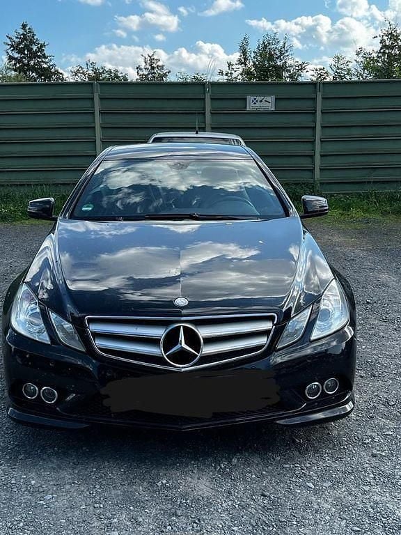 Gebraucht Mercedes E200 Avantgarde 184 PS (135 kW) 2010 Schwarz Coupé