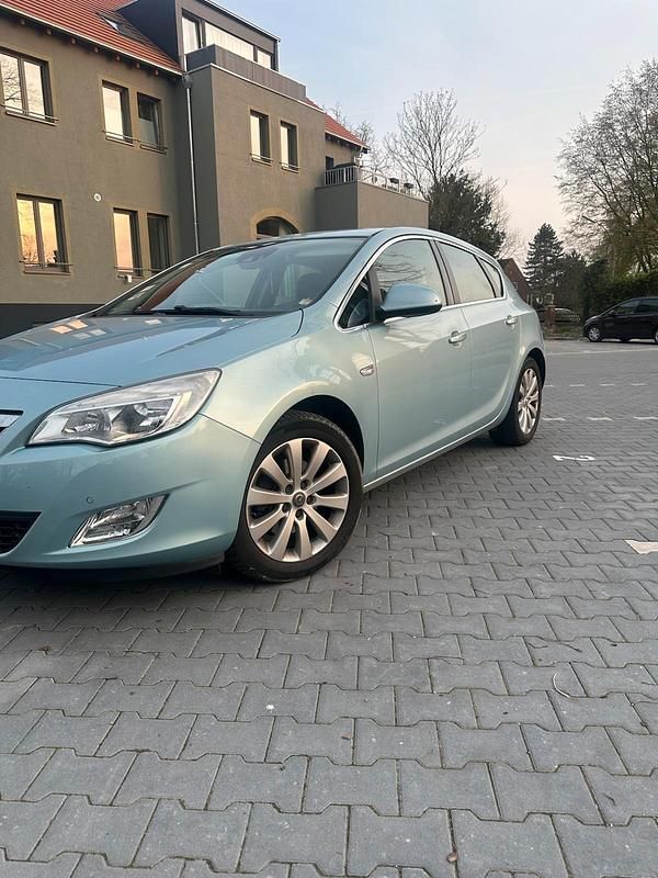 Gebraucht Opel Astra 160 PS (117 kW) 2010 Blau Limousine
