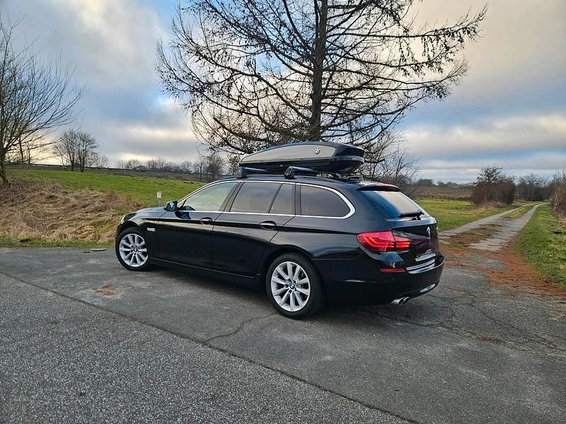 Schwarz Gebraucht 2013 BMW 520 Luxury Line Kombi | 11.990 € (Etwas zu teuer) - Bild 1/4
