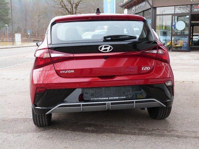 Neu Hyundai i20 Trend 101 PS (74 kW) 2025 Rot Limousine