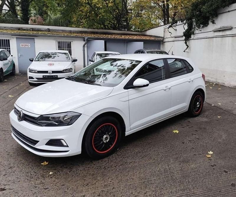 Weiß Gebraucht 2017 VW Polo Limousine | 8.900 € (Guter Preis) - Bild 1/4