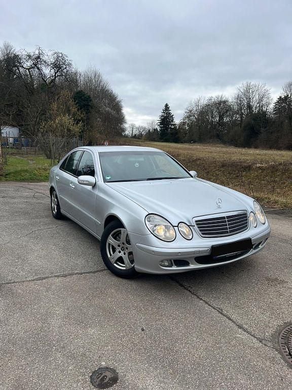 Gebraucht Mercedes E220 150 PS (110 kW) 2005 Silber Limousine