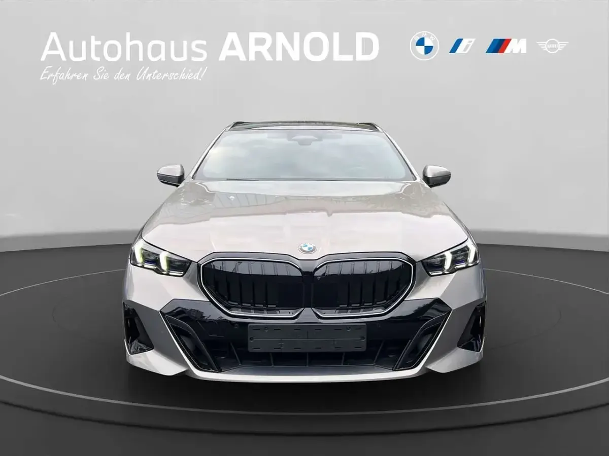Neu BMW 540 M Sport 303 PS (222 kW) 2026 Oxidgrau ii Kombi