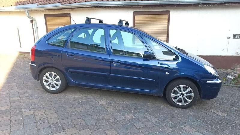 Blau Gebraucht 2005 Citroën Xsara Picasso Exclusive Van / Kleinbus | 1.800 € (Fairer Preis) - Bild 1/4