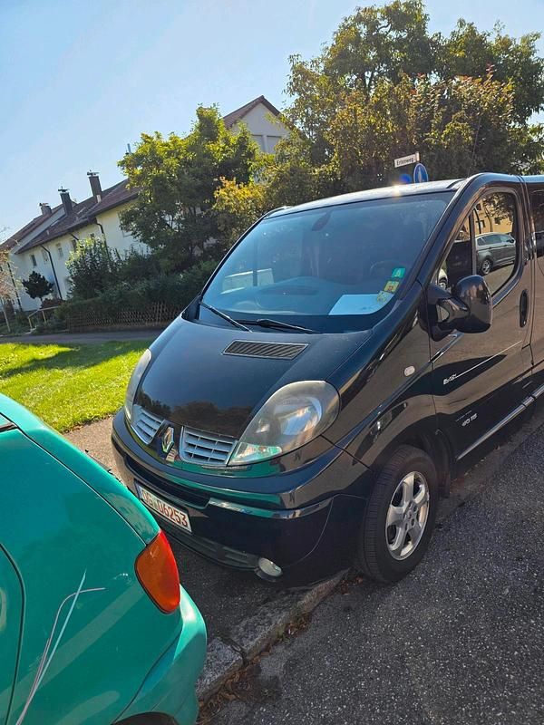 Schwarz Gebraucht 2014 Renault Trafic Black Edition Van | 12.800 € - Bild 1/3