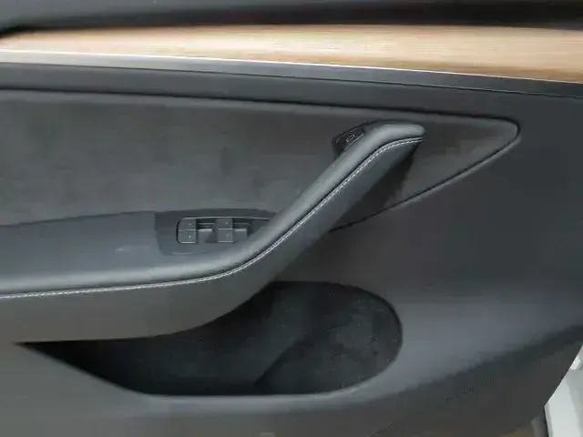 Gebraucht Tesla Model Y 378 kW (514 PS) 2023 Weiß SUV