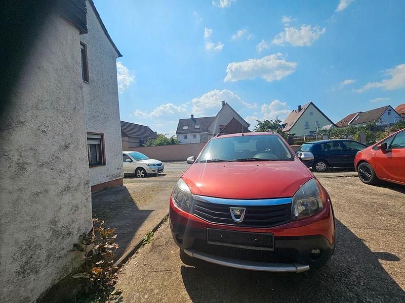 Gebraucht Dacia Sandero Stepway 105 PS (77 kW) 2012 Rot Kleinwagen