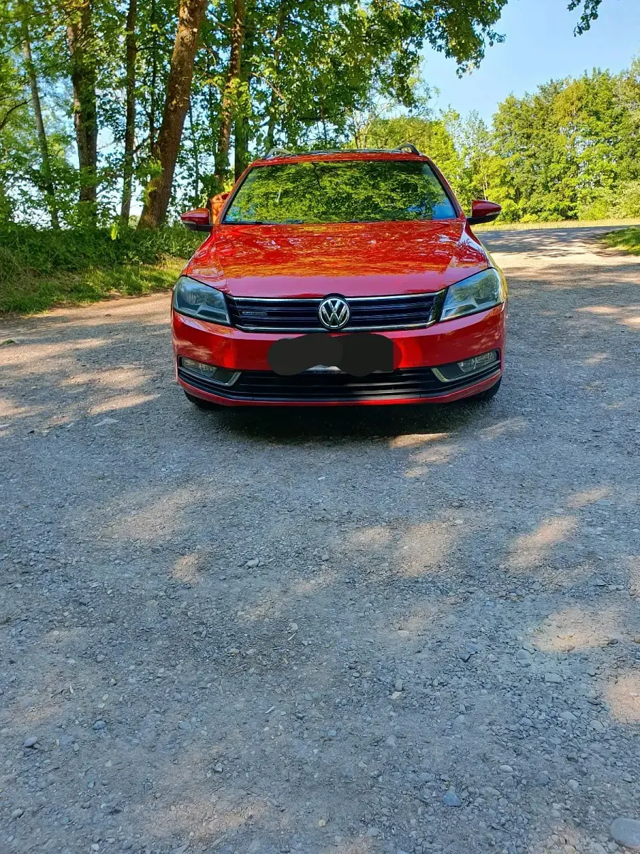 Gebraucht VW Passat 105 PS (77 kW) 2013 Rot Kombi