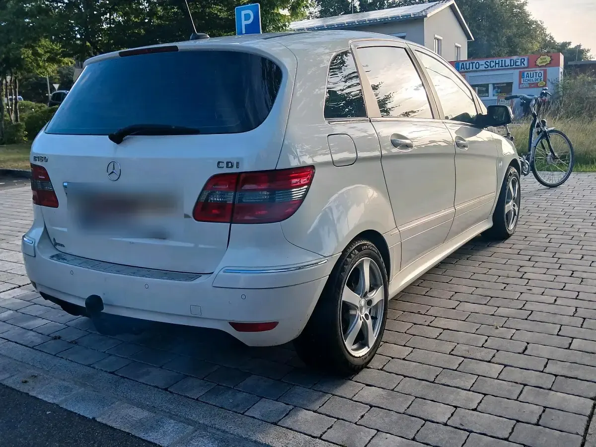 Gebraucht Mercedes B180 109 PS (80 kW) 2010 Weiß Van / Kleinbus