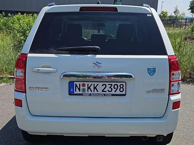 Gebraucht Suzuki Grand Vitara 129 PS (94 kW) 2012 Weiß SUV