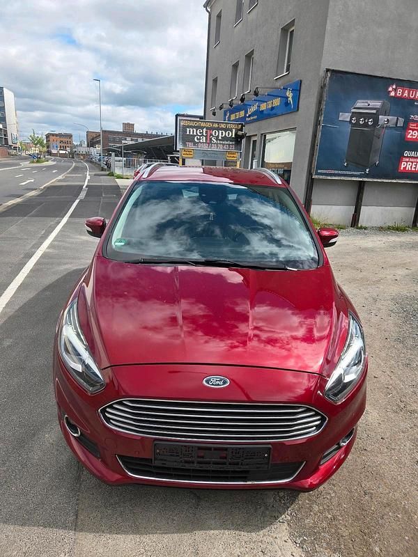 Second-hand Ford S-MAX 150 CP (110 kW) 2019 Roșu Monovolum