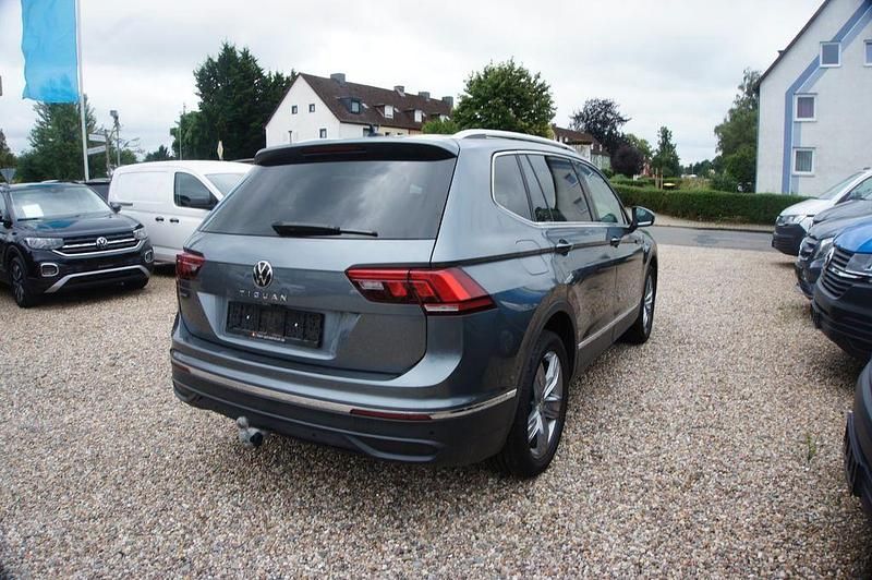 Gebraucht VW Tiguan Allspace Life 150 PS (110 kW) 2023 Platinum grey SUV