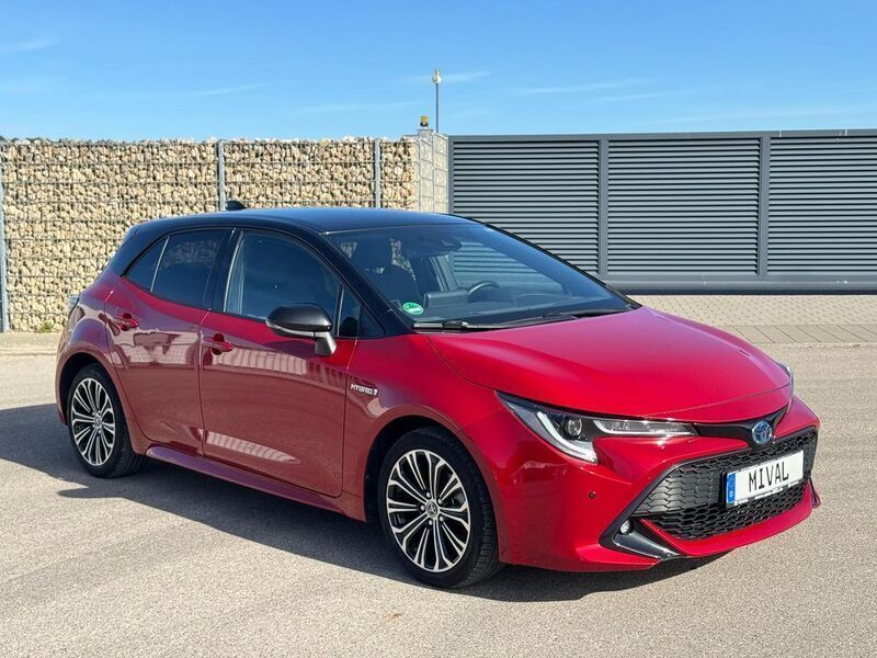 Rot Gebraucht 2019 Toyota Corolla Club Limousine | 15.990 € (Guter Preis) - Bild 1/4