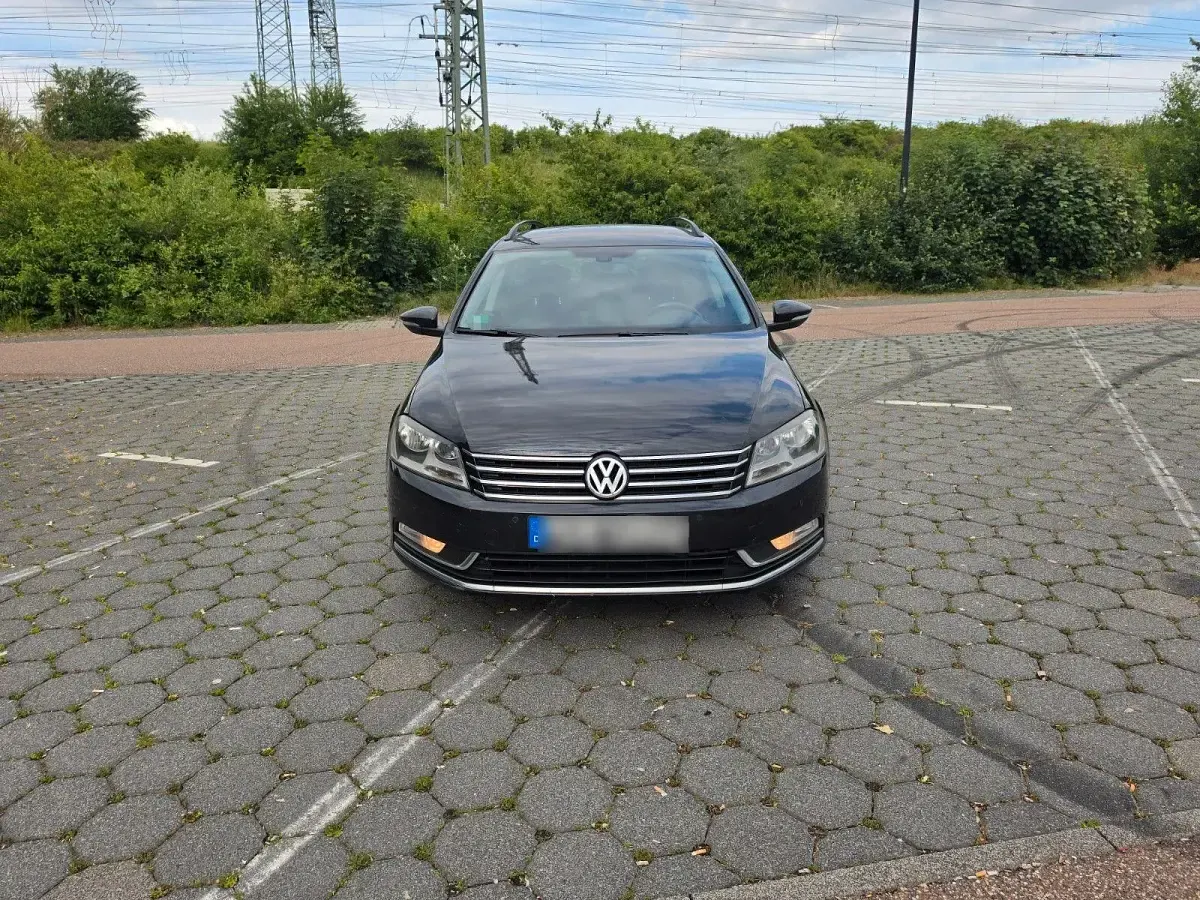 Gebraucht VW Passat Highline 140 PS (102 kW) 2012 Schwarz Kombi