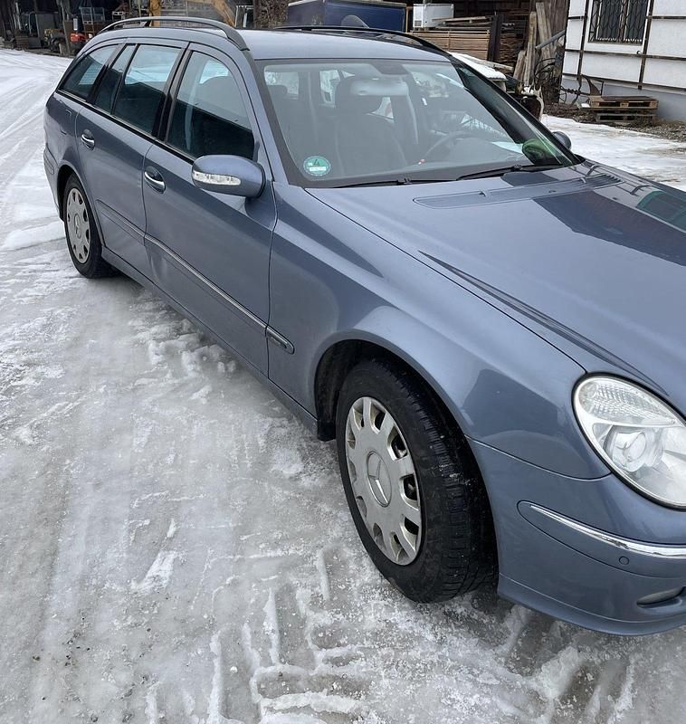 Gebraucht Mercedes E280 Avantgarde 193 PS (141 kW) 2006 Blau Kombi