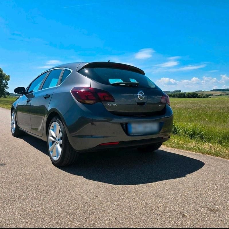 Gebraucht Opel Astra 125 PS (91 kW) 2011 Limousine