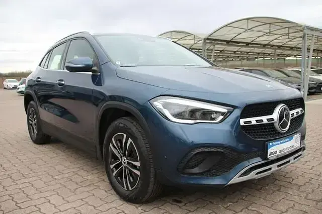 Gebraucht Mercedes GLA250 Style 218 PS (160 kW) 2023 Blau SUV