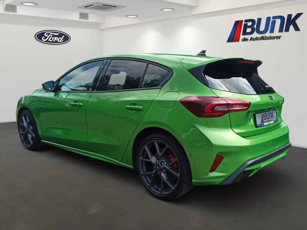 Gebraucht Ford Focus ST 280 PS (205 kW) 2023 Mean green metallic (pn4jl) Limousine