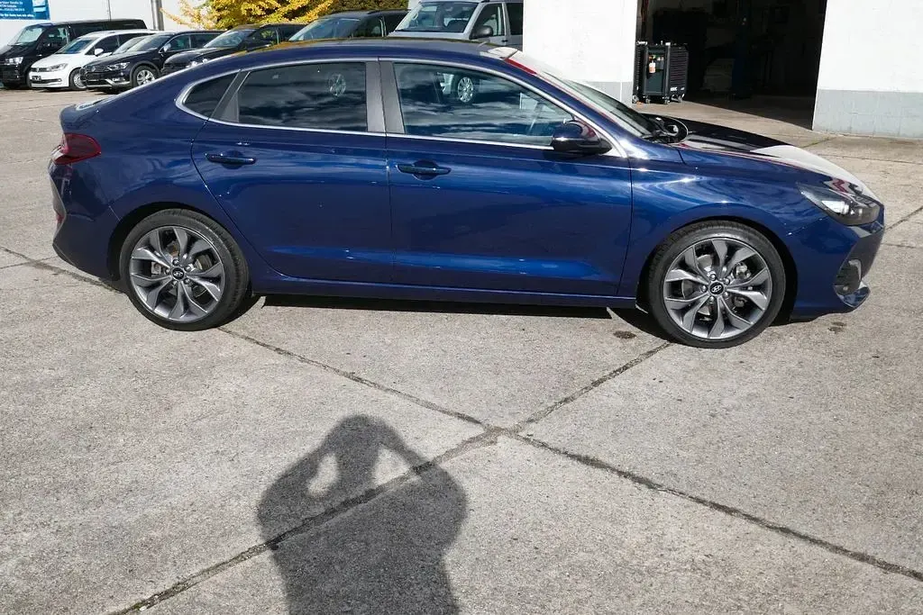 Gebraucht Hyundai i30 Premium 140 PS (102 kW) 2020 Blau Limousine
