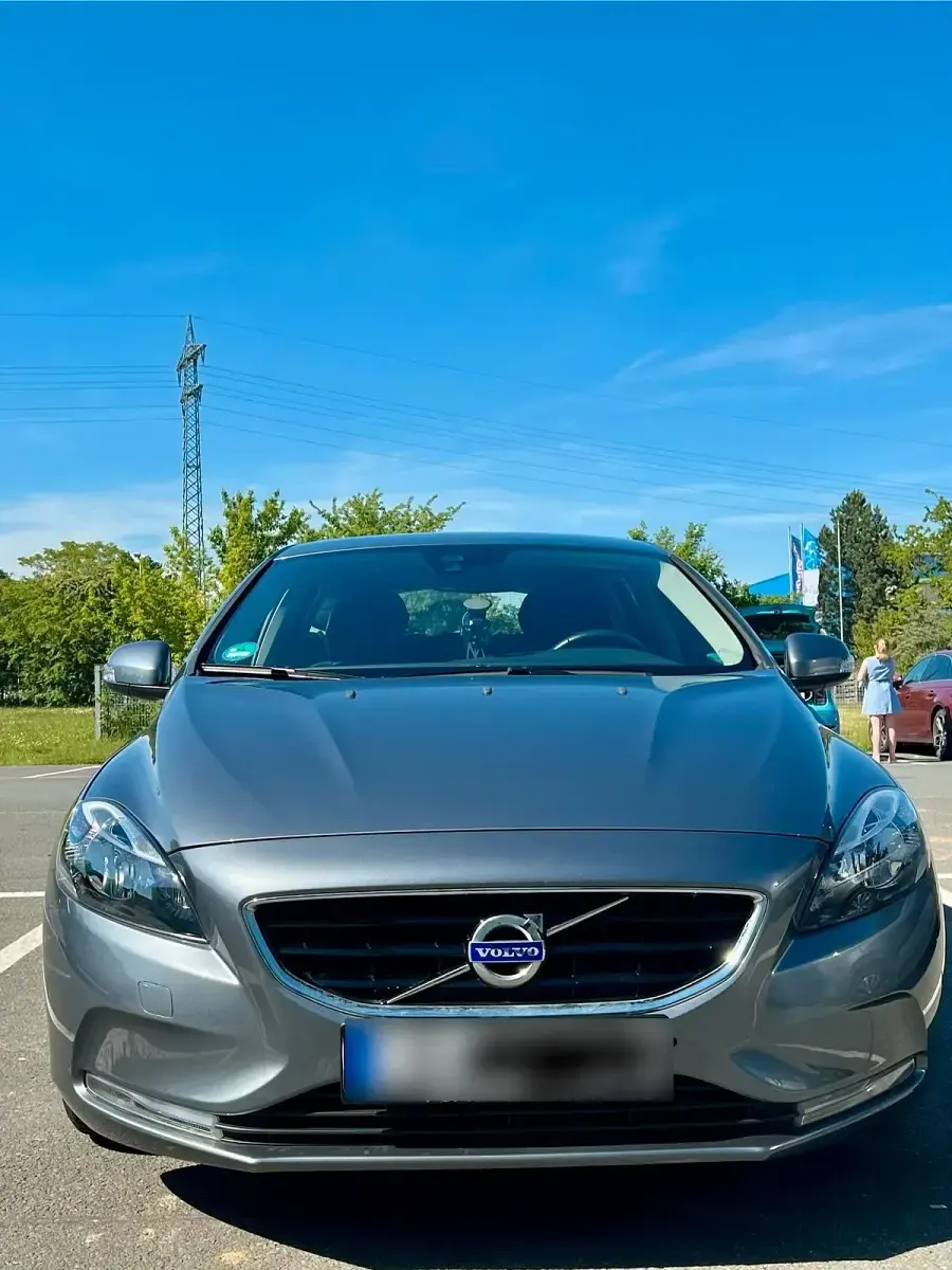 Gebraucht Volvo V40 114 PS (83 kW) 2014 Andere farben Limousine