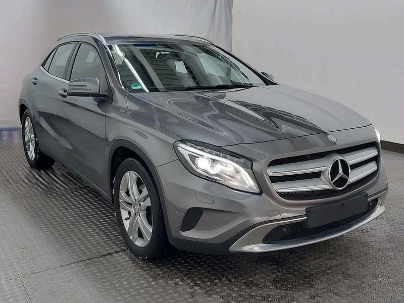 Gebraucht Mercedes GLA220 Urban 170 PS (125 kW) 2015 Grau SUV