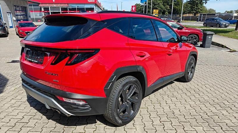 Gebraucht Hyundai Tucson Blackline 179 PS (131 kW) 2023 Rot SUV